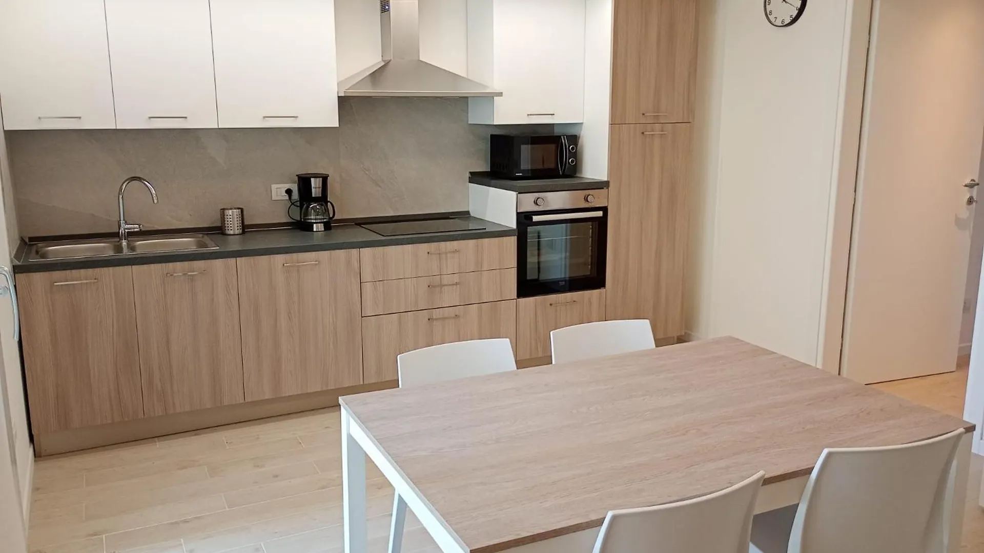 Residence Florinas Con Piscina - Family Apartments Lido Di Jesolo 0*,  Italië